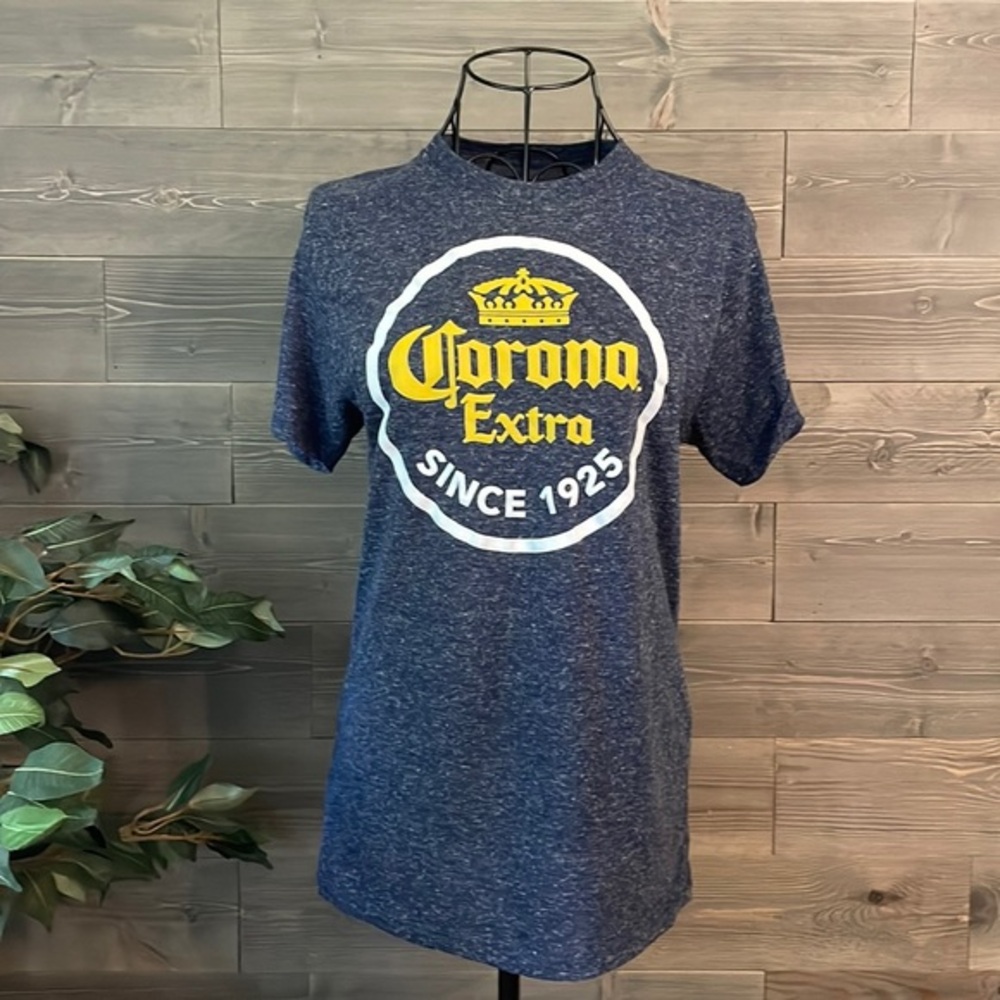 Men’s corona graphic T-shirt, size small
